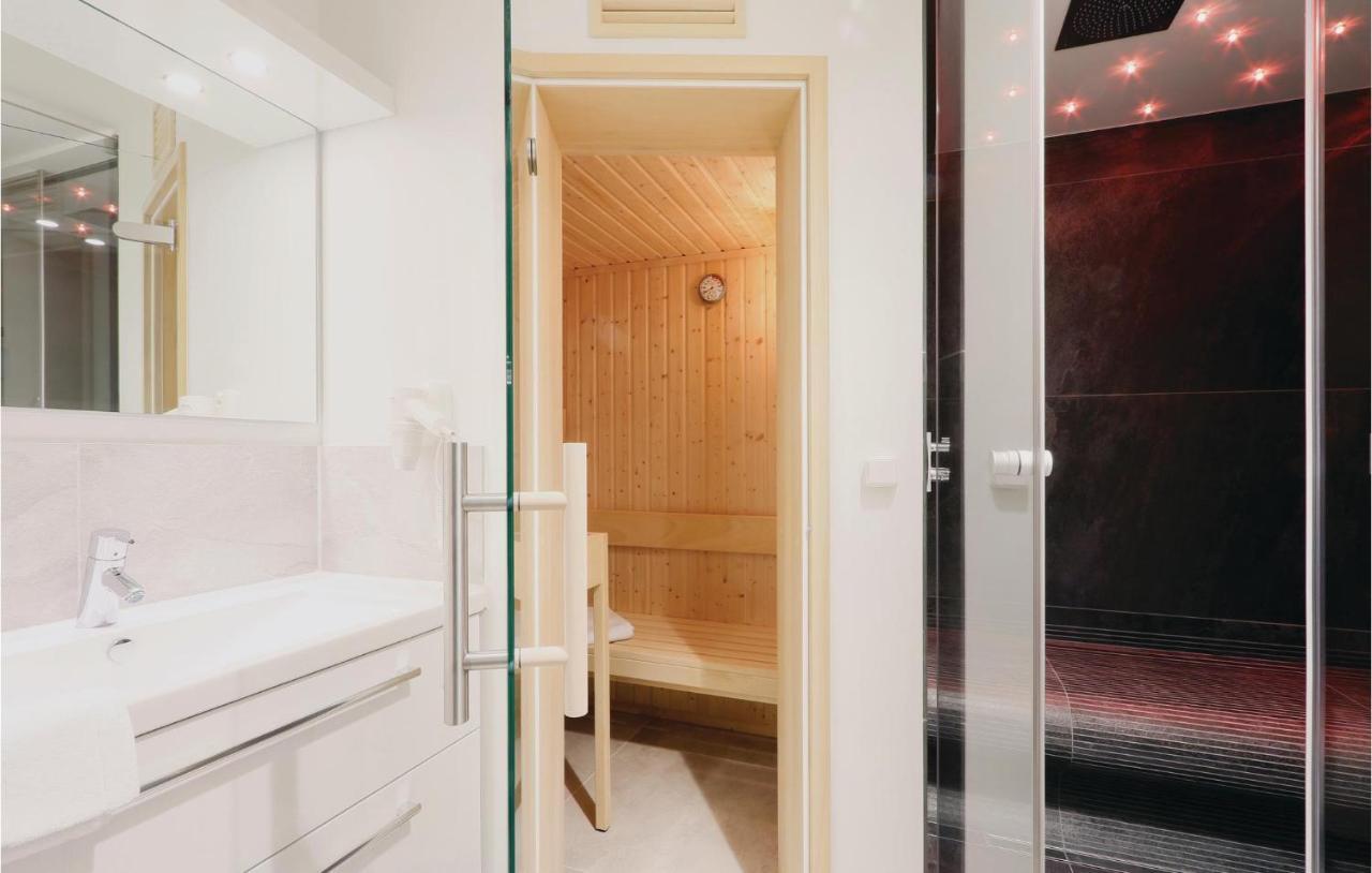 Amazing Apartment In Luebeck Travemuende With Sauna Ngoại thất bức ảnh